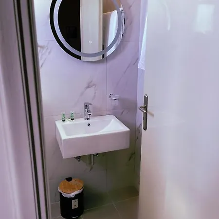 Delfini & Отель Архангелос