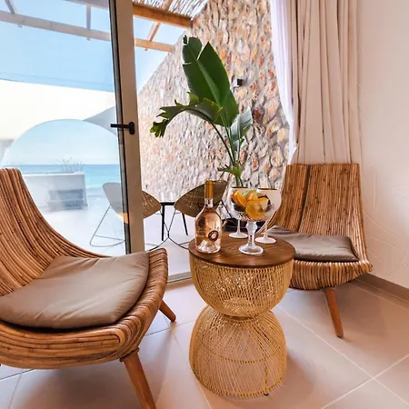 Delfini & Отель Архангелос