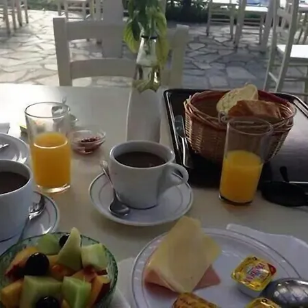 Delfini & Отель