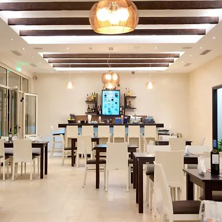 Hotel Delfini Beach 3*