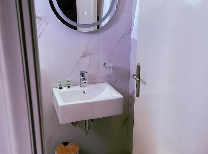 Delfini & Otel Archangelos (Rhodes)