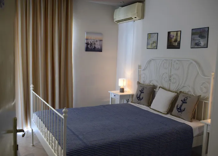 Otel Delfini & Archangelos (Rhodes)