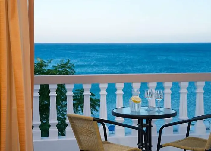 Delfini & Otel Archangelos (Rhodes)