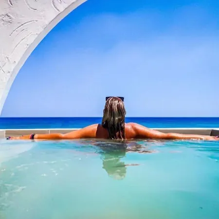 Delfini Beach Hotel
