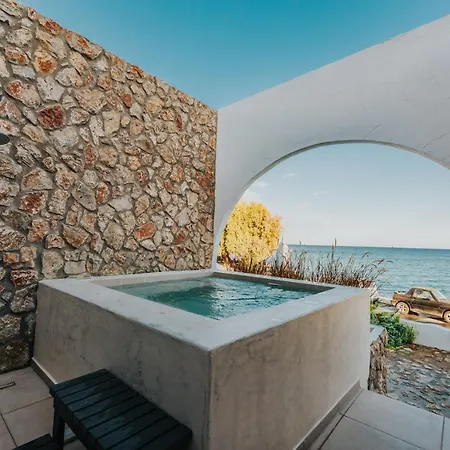 Delfini Beach Hotel