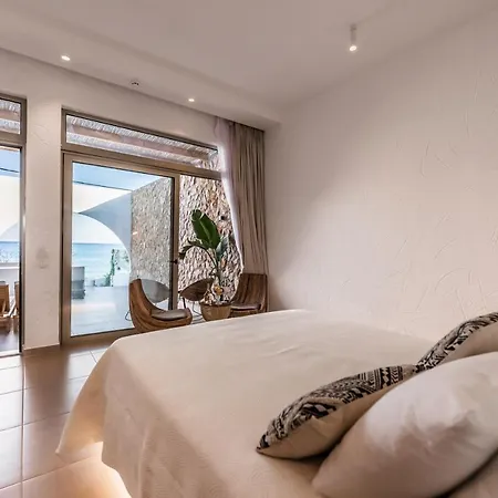 Delfini Beach Hotel 3*